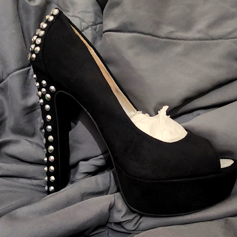 Zigisoho Strike black heels sz7.5